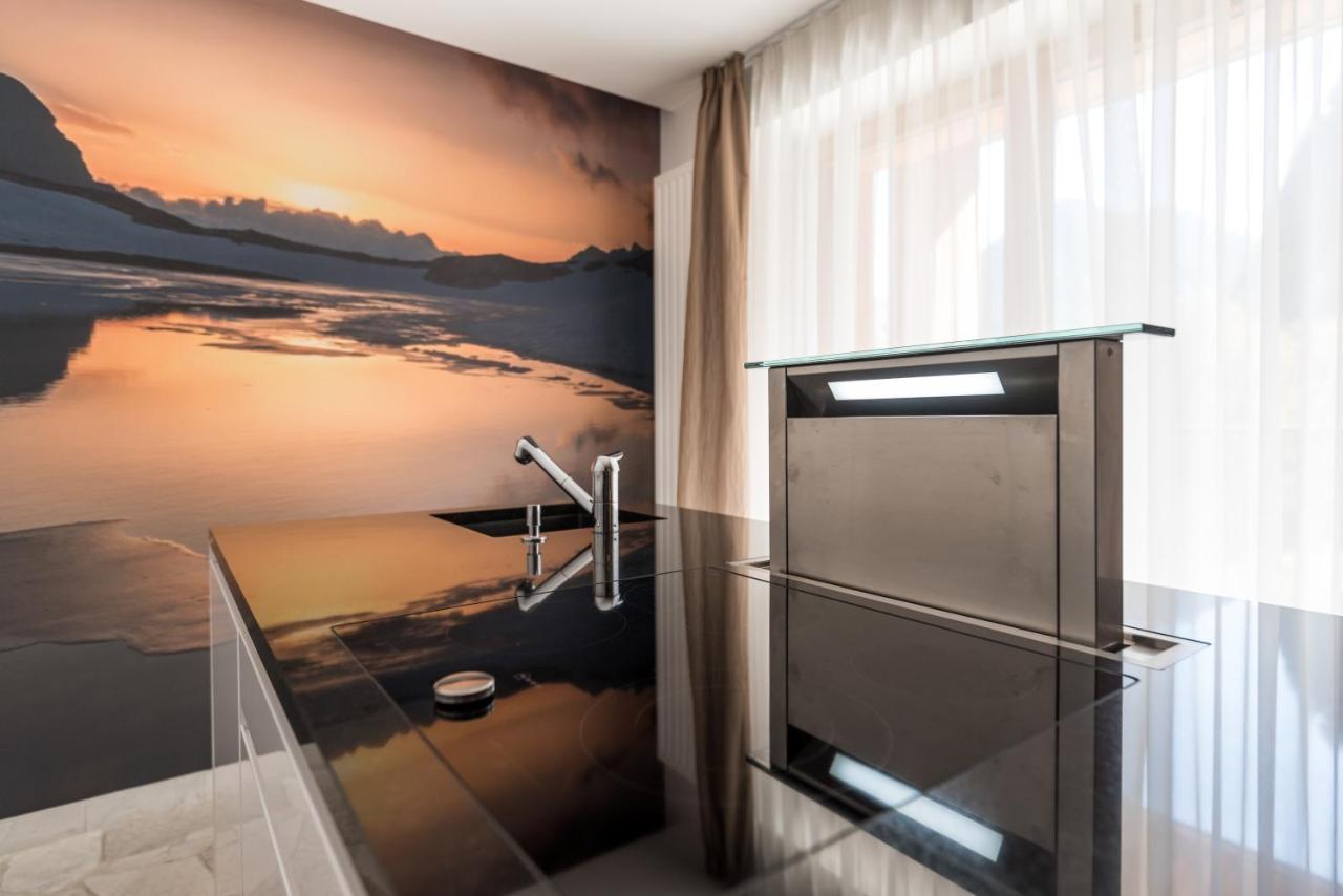 Deluxe One-Bedroom Apartment