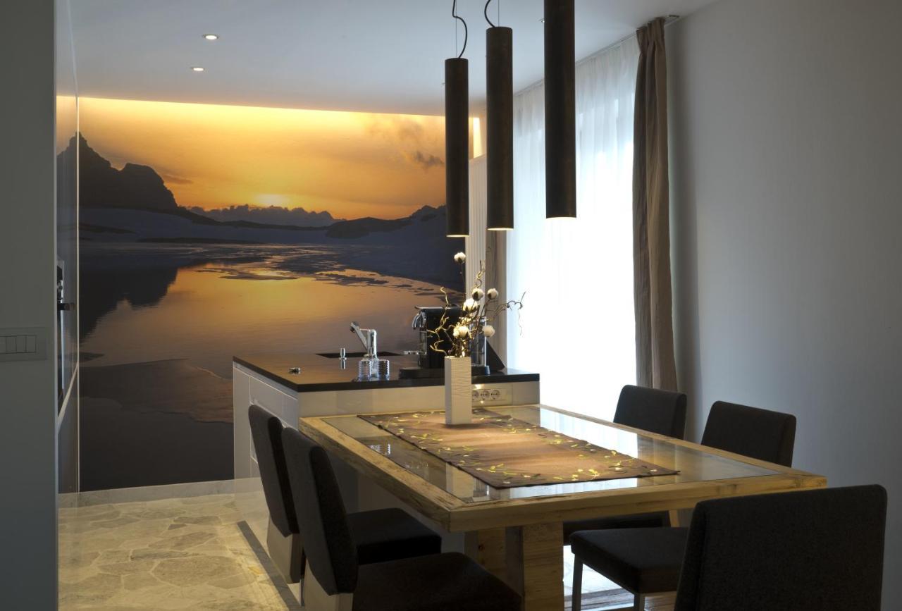 Deluxe One-Bedroom Apartment