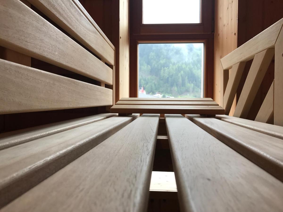 One-Bedroom Apartment Sauna