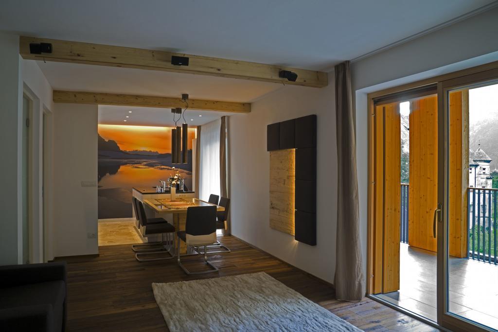 Deluxe One-Bedroom Apartment