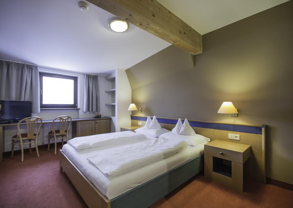 Double Room,758407255:JPEG