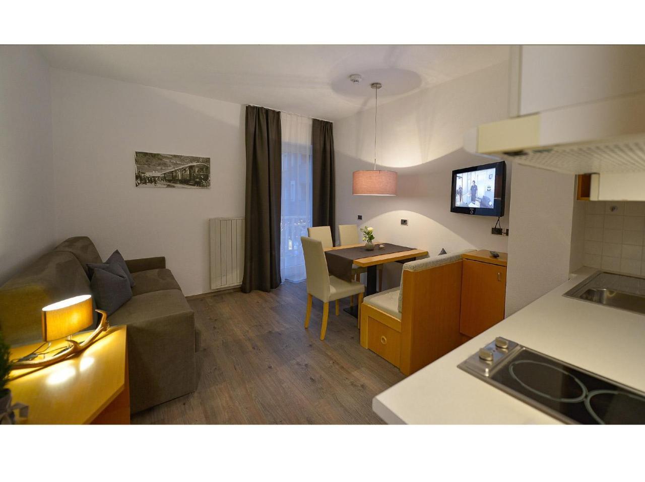 Ampio Appartamento con 1 Camera da Letto e Balcone